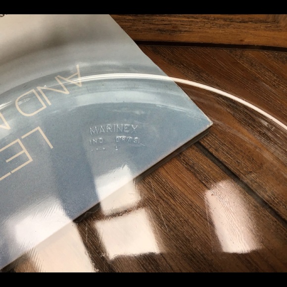 Vintage 2 glass pie dishes. 1 Pyrex and 1 Marinex - Picture 6 of 6